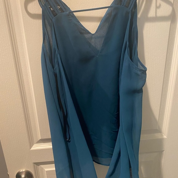 Teal BeBe blouse with cut out sleeves - Picture 3 of 4